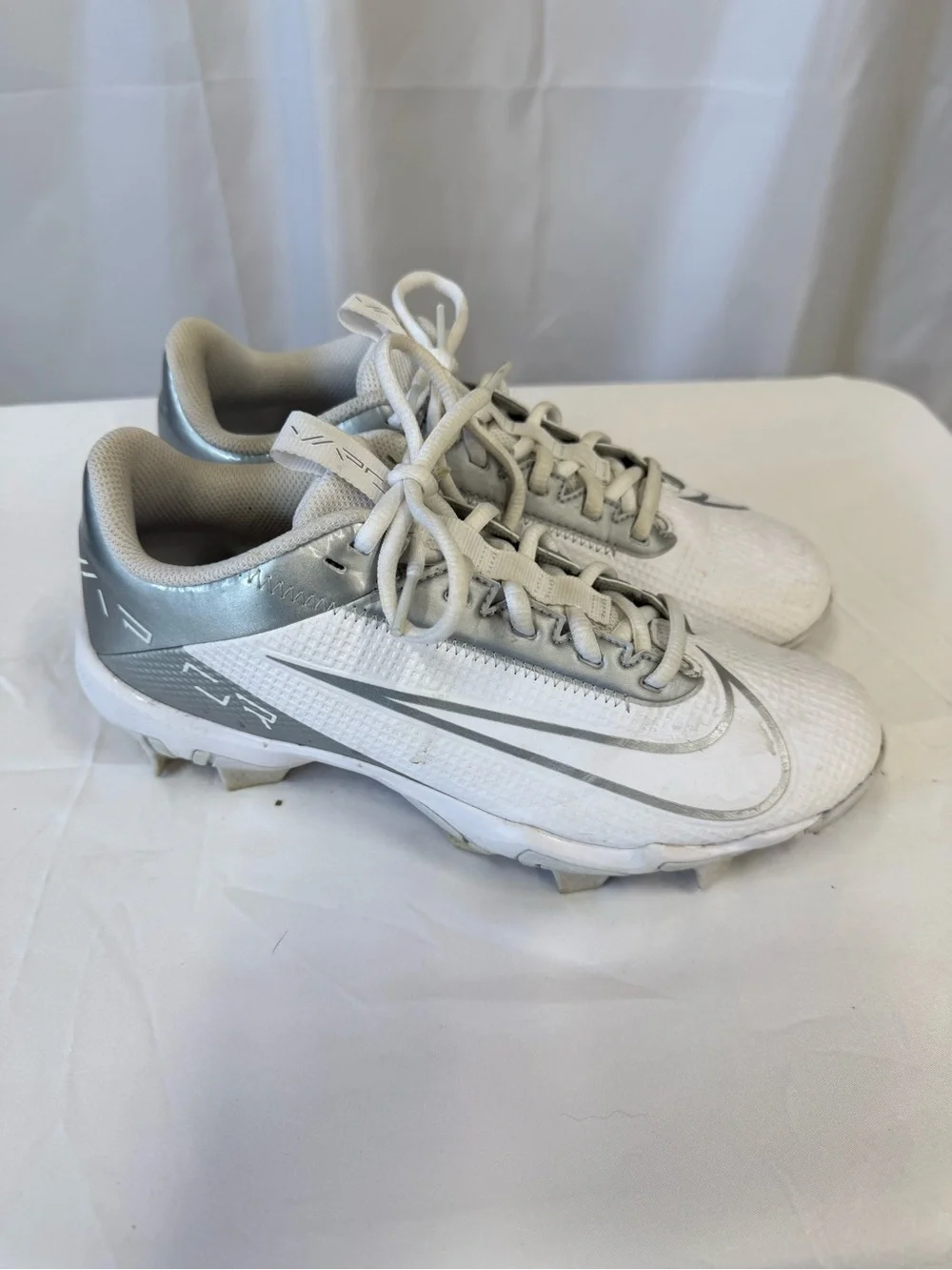 Nike 6Y vapor edge shark 2 football cleats white silver lace up athletic boys